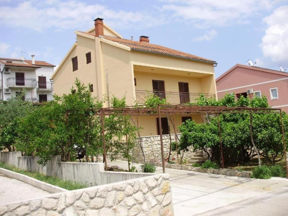 Property building, Facade/entrance, Off site