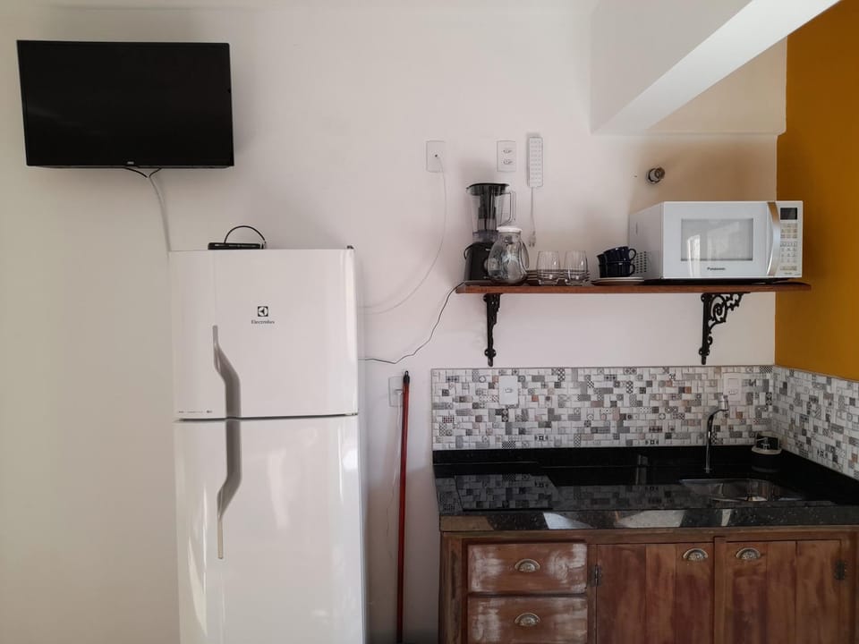 Coffee/tea facilities, stove, toaster