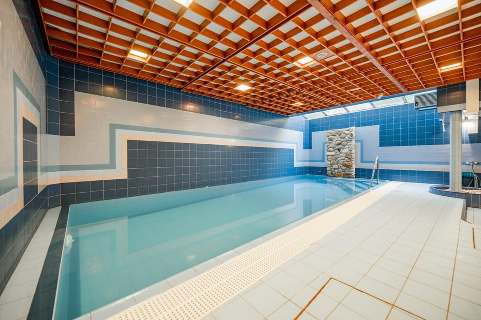 Swimming pool, Swimming pool