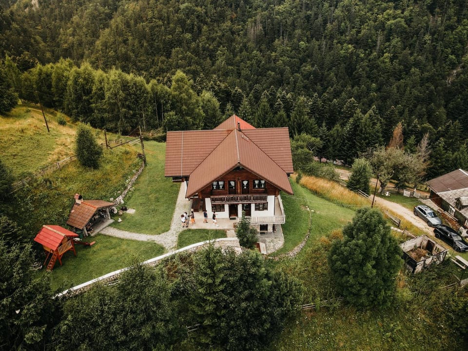 Property building, Garden, Balcony/Terrace