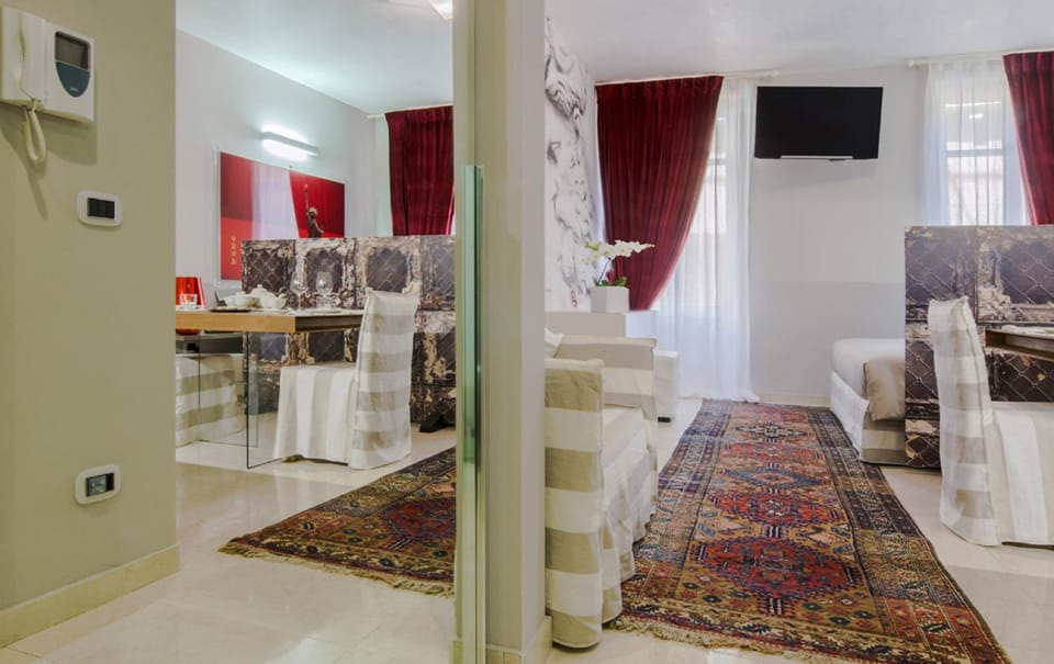 Kitchen or kitchenette, Living room, Seating area, Bedroom