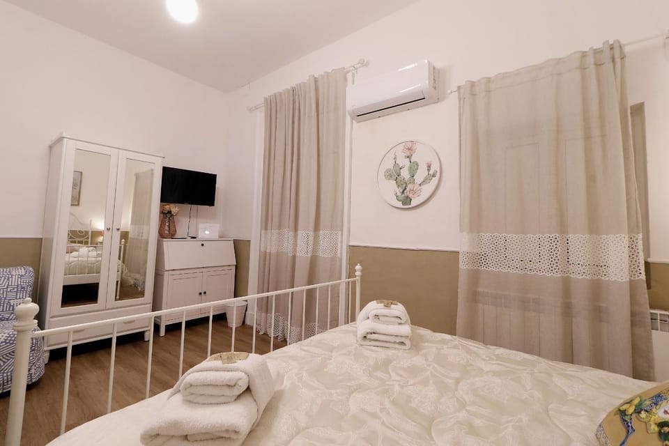 Bedroom, hair dresser, wardrobe