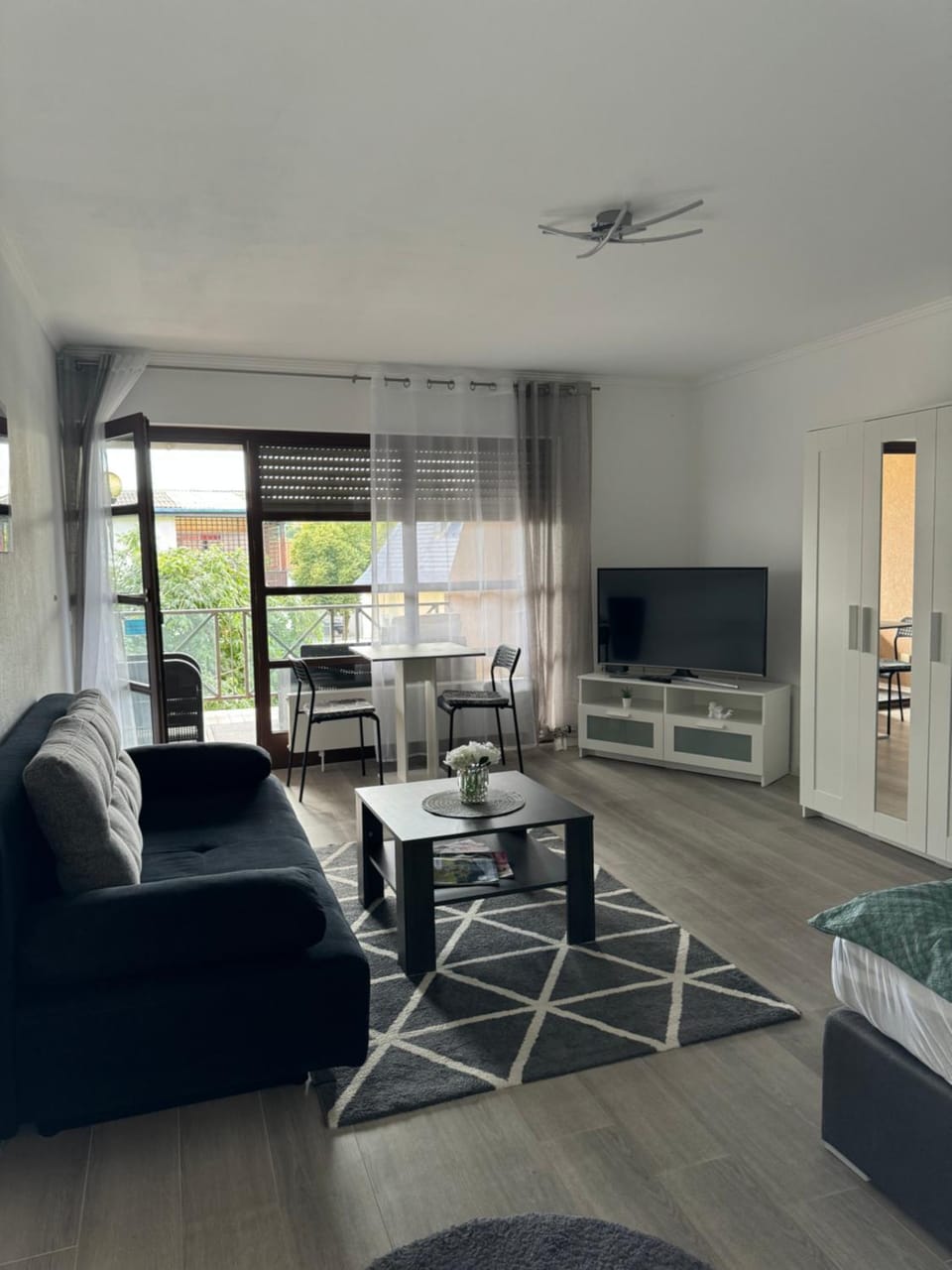 Communal lounge/ TV room, TV and multimedia, Living room, Seating area