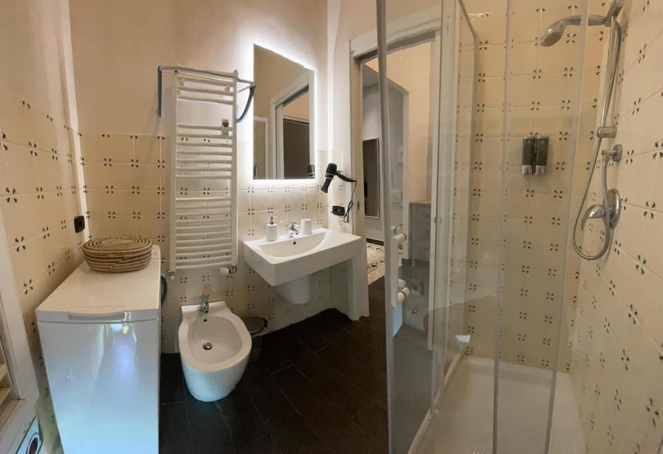 200 METRI da Torino Porta Susa Piano Ri-alzato WIFI Apartment in Turin