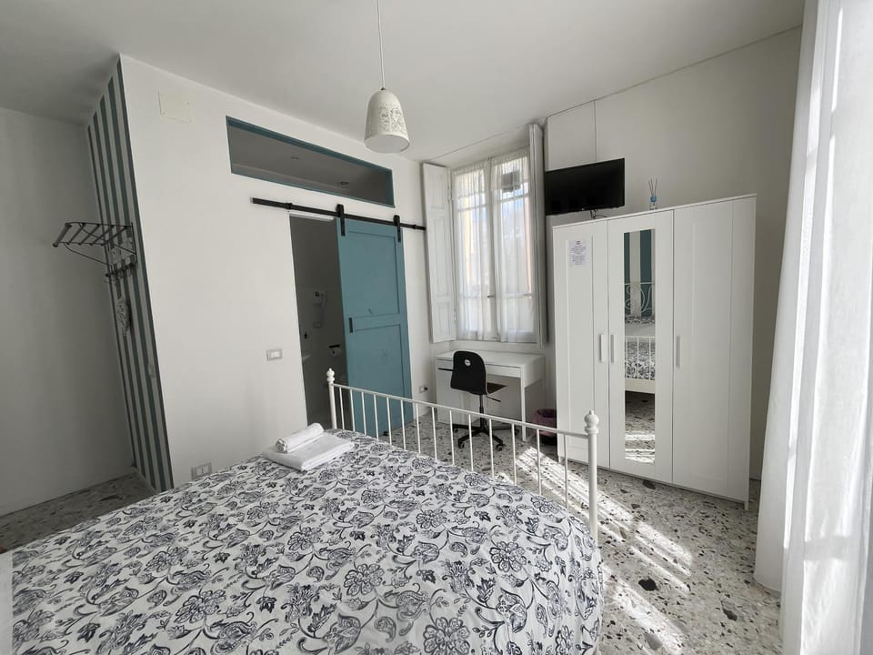 Bed, Photo of the whole room, air conditioner