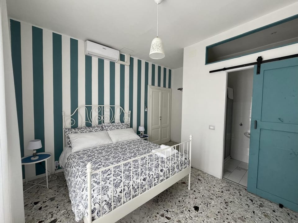 Photo of the whole room, Bedroom, air conditioner
