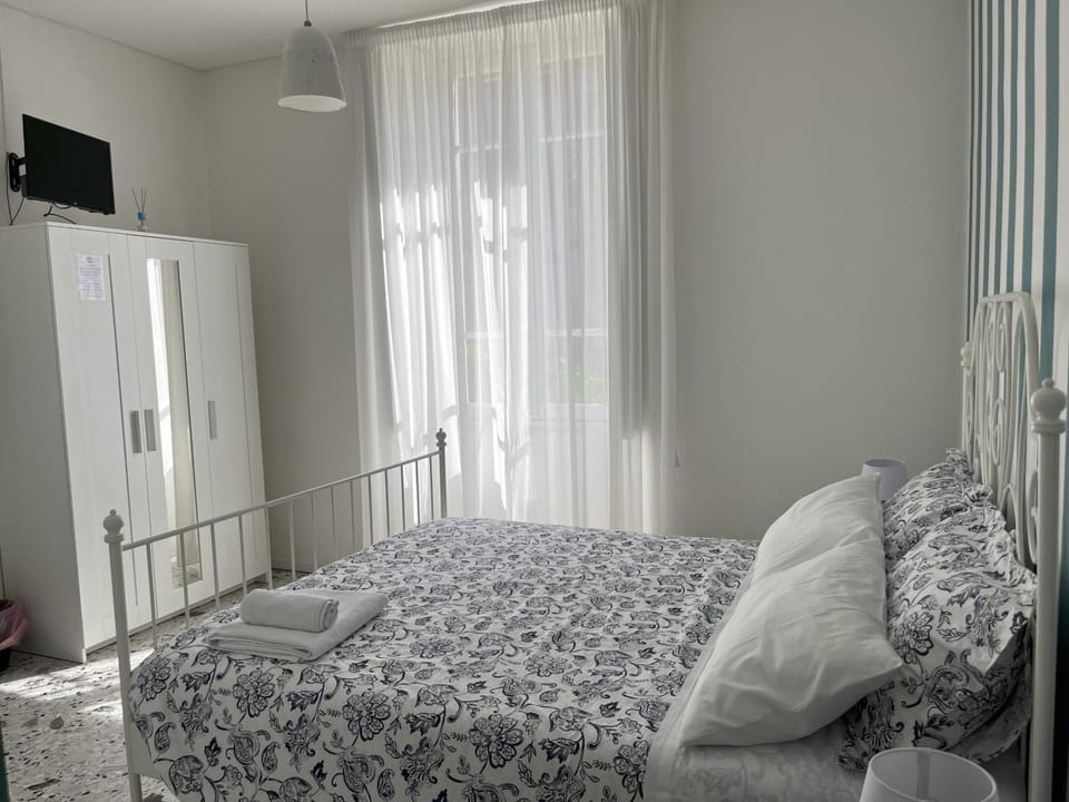 Bed, Photo of the whole room, air conditioner