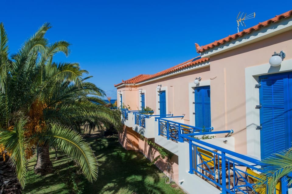 Property building, Balcony/Terrace, Garden view, Sea view, Area and facilities