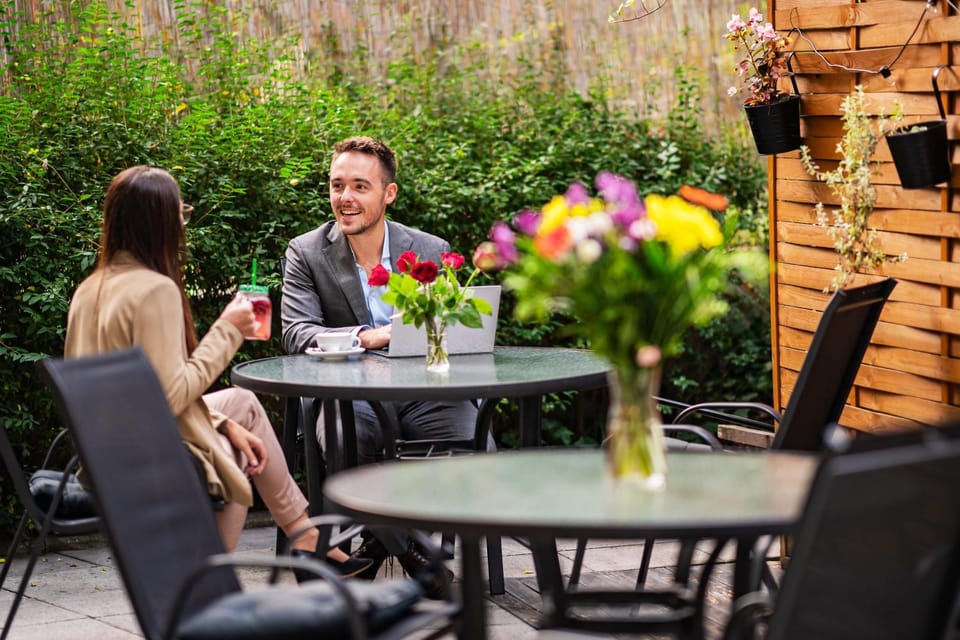 Patio, Lounge or bar