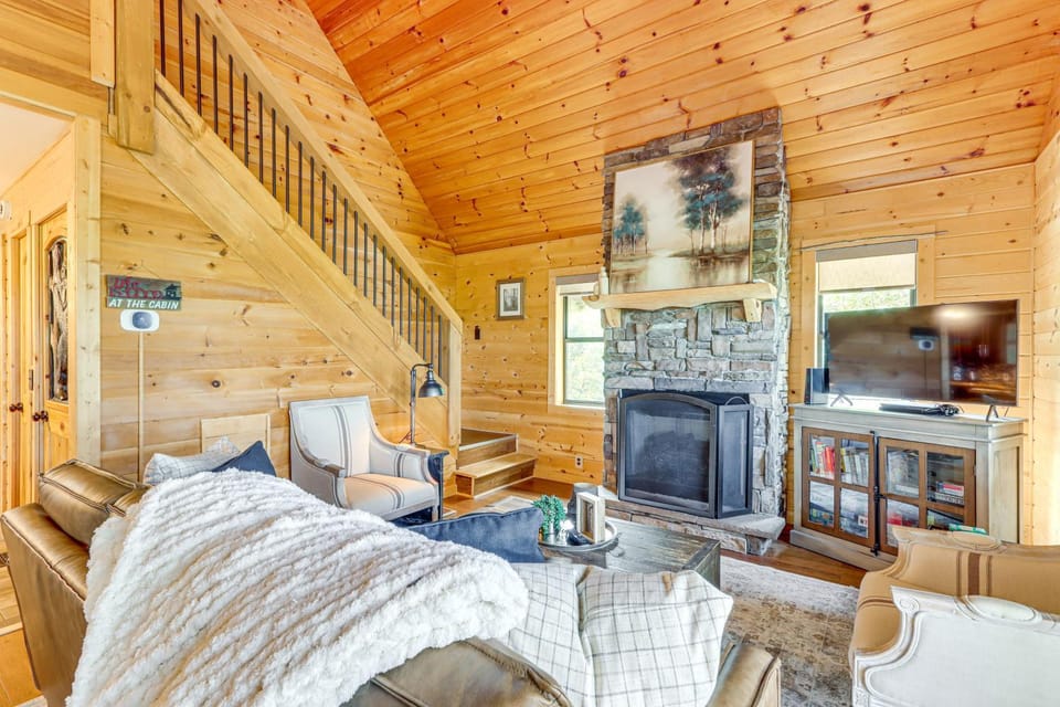 Deck, Panoramic Views: Serene Mineral Bluff Cabin! Cabin in Mineral Bluff