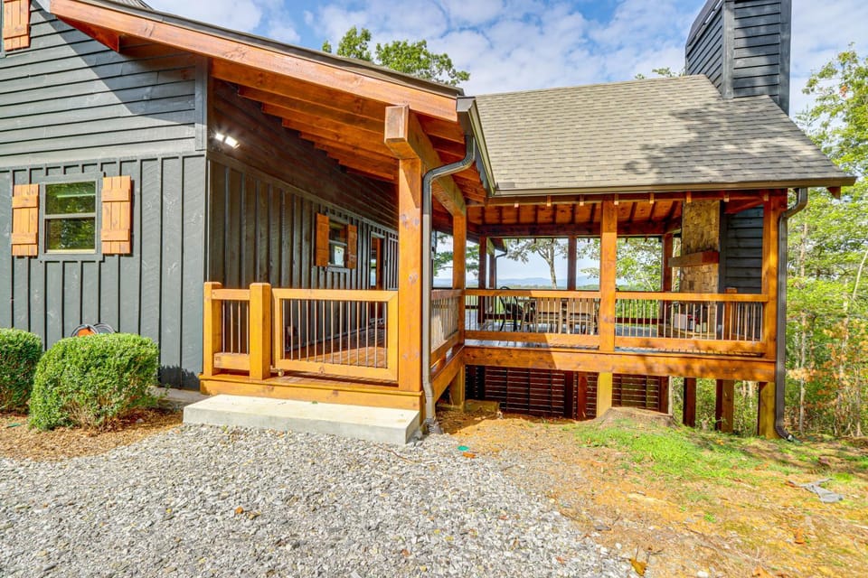 Deck, Panoramic Views: Serene Mineral Bluff Cabin! Cabin in Mineral Bluff