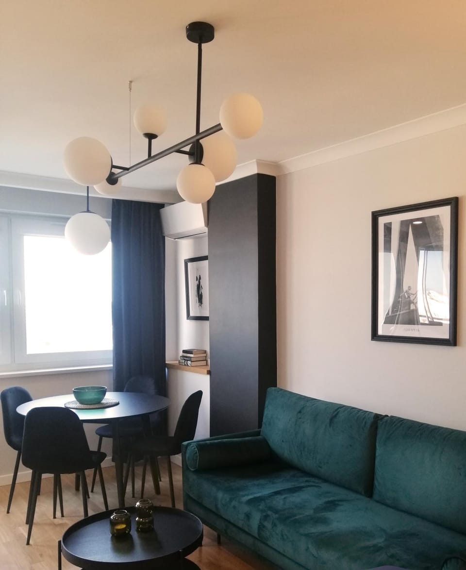 TV and multimedia, Kitchen or kitchenette, Living room, Seating area, Dining area, City view
