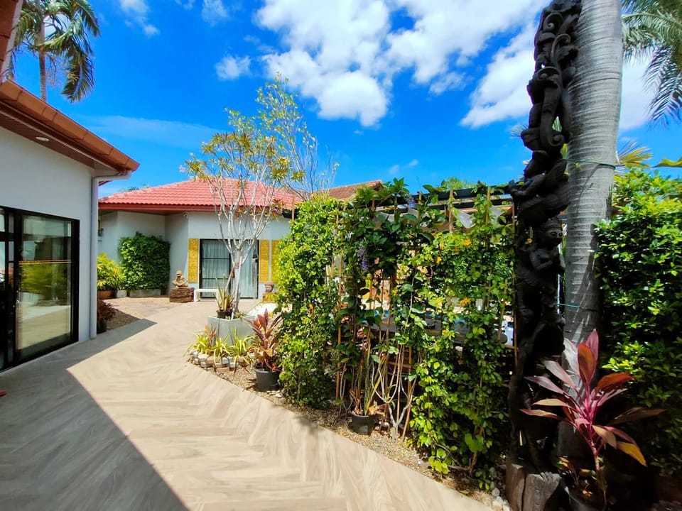 Patio, Patio, Facade/entrance, Garden, Garden