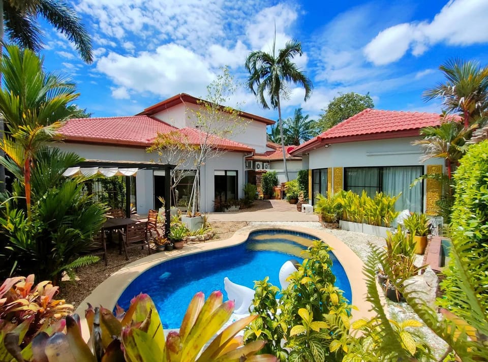 Property building, Facade/entrance, Garden, Garden, Swimming pool