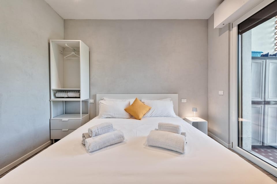 Bed, Photo of the whole room, Bedroom, towels, wardrobe, air conditioner