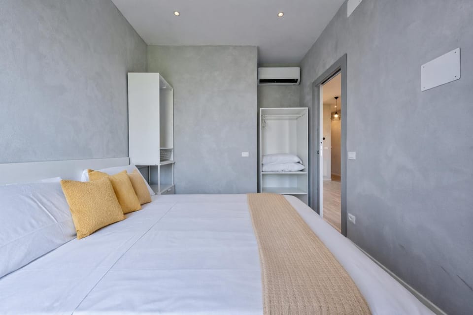 Bed, Photo of the whole room, Bedroom, internet, wardrobe, air conditioner