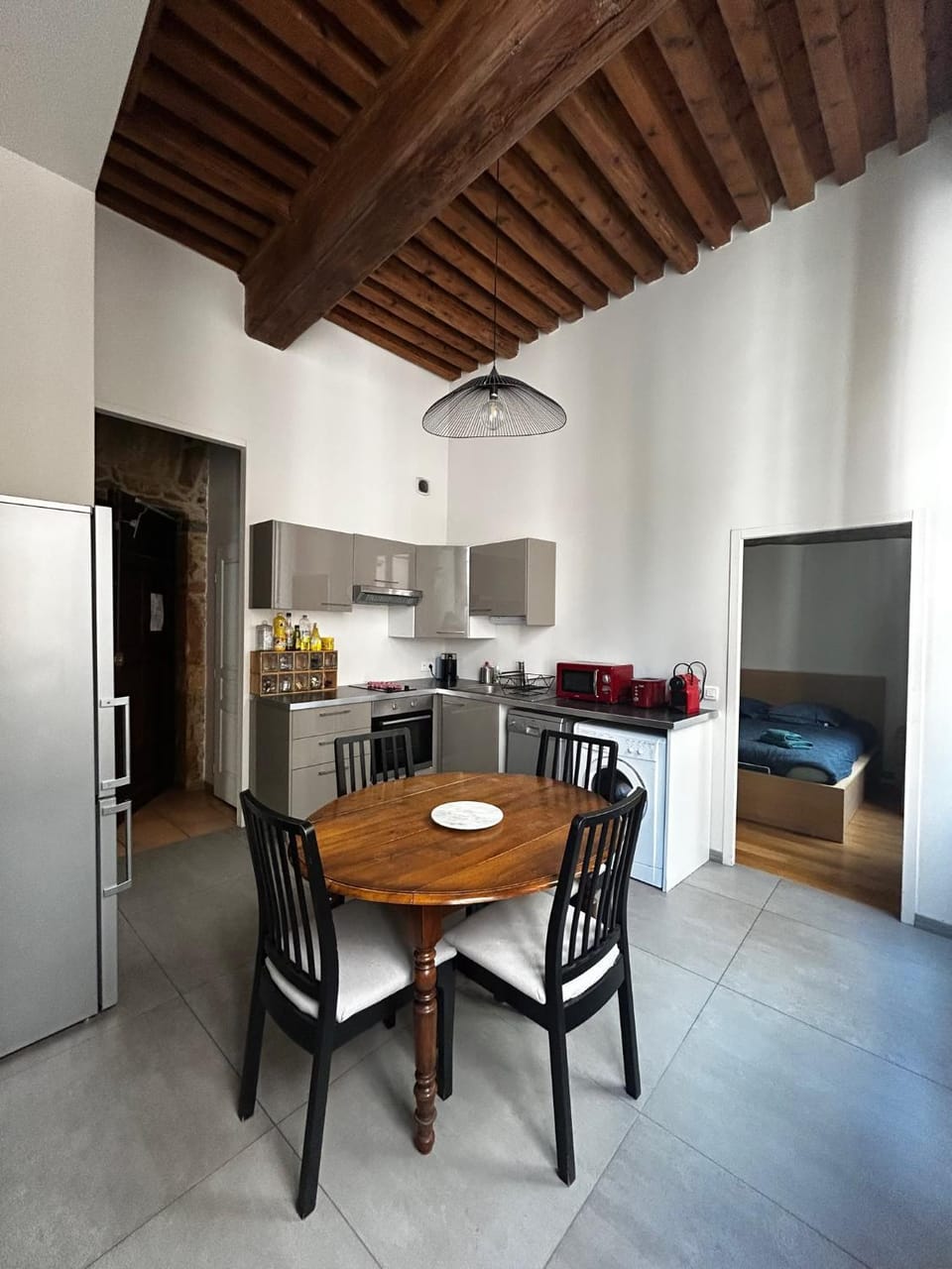 Kitchen or kitchenette, Dining area