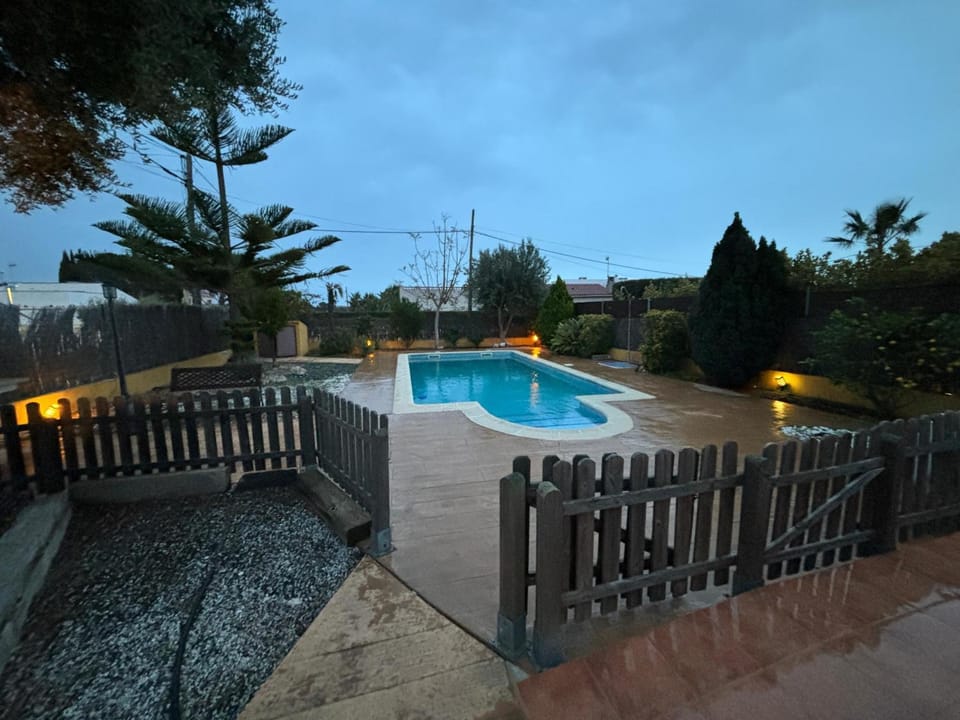 Xalet piscina privada Ibiscus House in Baix Ebre