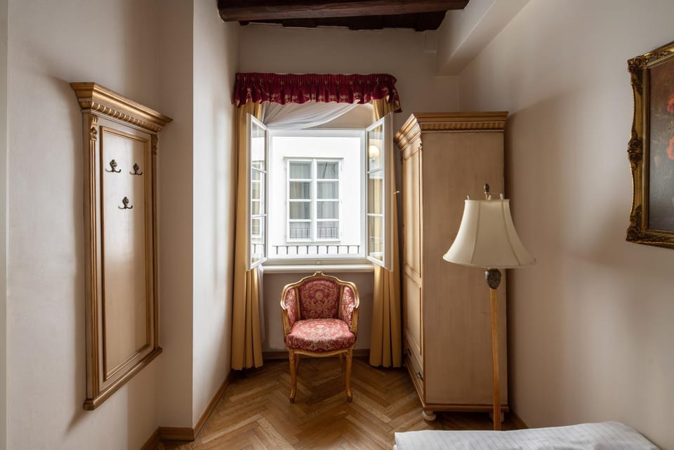 Seating area, Bedroom