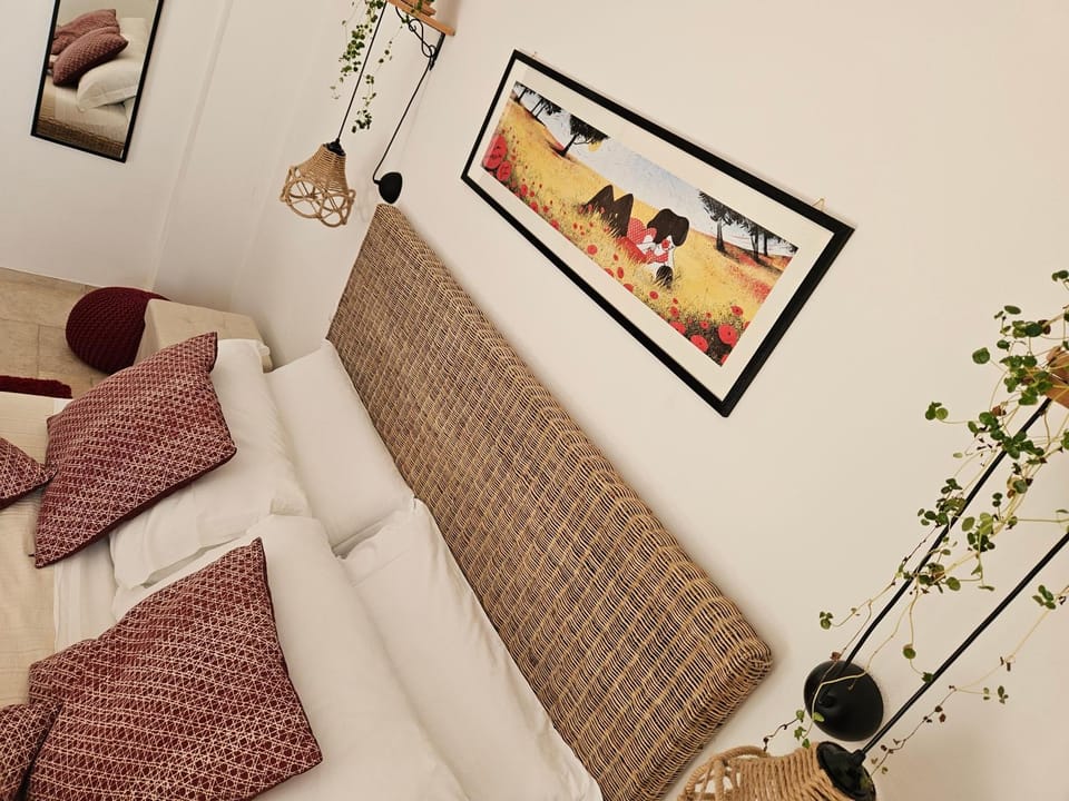 Bed, Photo of the whole room, Decorative detail, Bedroom
