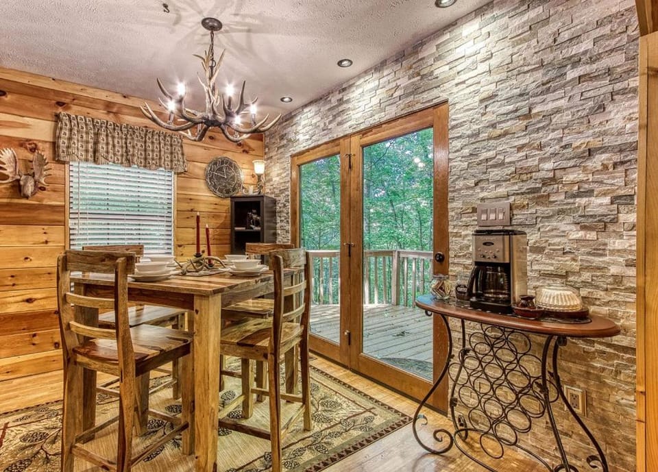 Magical Nights, Hot Tub, WIFI, 560 in FREE Attraction tickets each paid day! Chalet in Sevier County