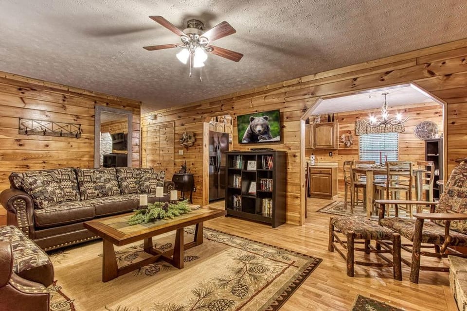 Magical Nights, Hot Tub, WIFI, 560 in FREE Attraction tickets each paid day! Chalet in Sevier County