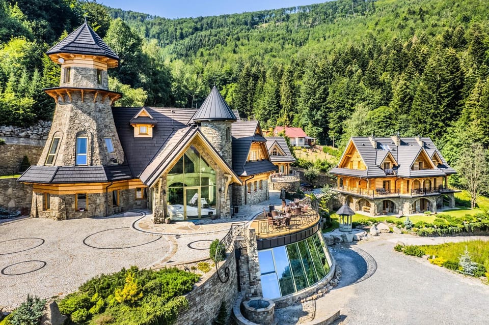 Property building, Restaurant/places to eat, Swimming pool, Breakfast