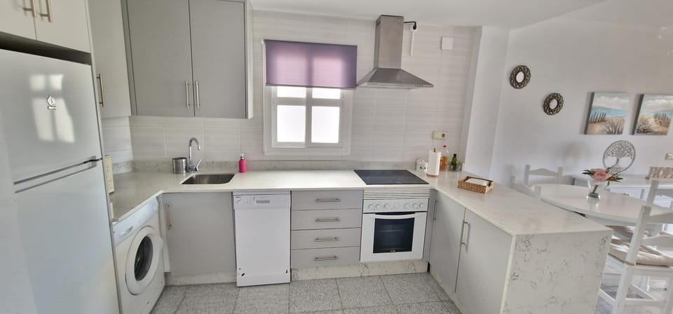 Kitchen or kitchenette, dishwasher, oven, pet friendly, toaster