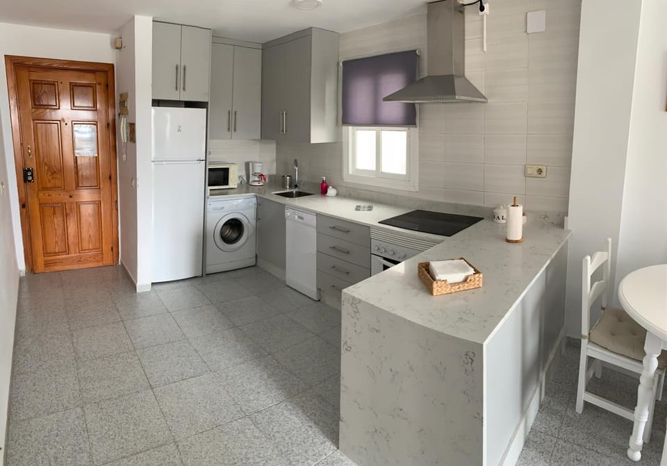 Kitchen or kitchenette, Dining area, dishwasher, minibar, pet friendly, stove, toaster, washing machine, kitchen