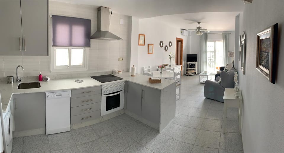 Kitchen or kitchenette, Living room, Lobby or reception, Seating area, Dining area, dishwasher, minibar, pet friendly, stove, kitchen