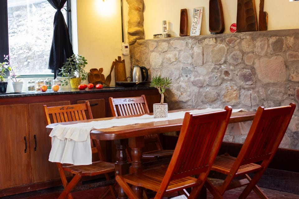Coffee/tea facilities, Kitchen or kitchenette, Dining area, kitchen
