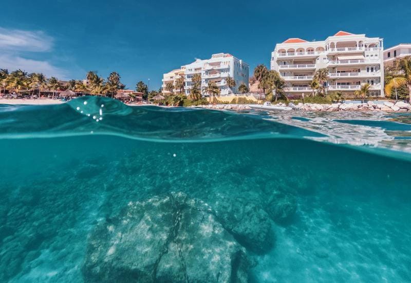Blue Emerald on Blue Bay Beach Apartment in Sint Michiel