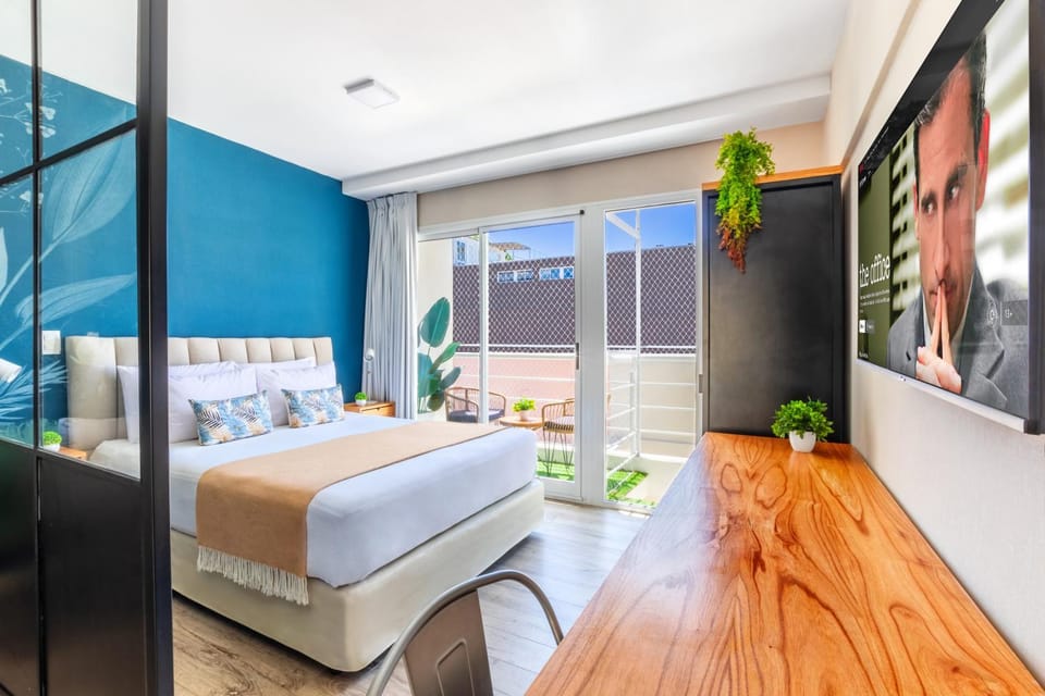 Bed, TV and multimedia, Bedroom, wardrobe