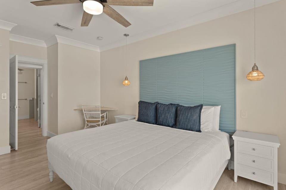 Bed, Day, TV and multimedia, Bedroom, furniture