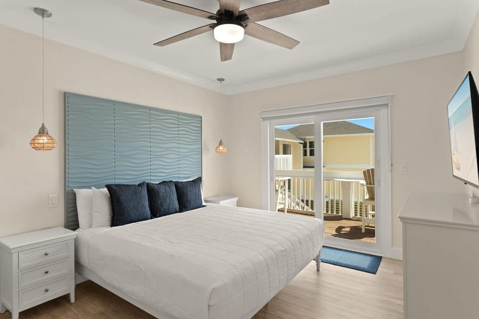 Bed, Day, TV and multimedia, Balcony/Terrace, Bedroom, furniture