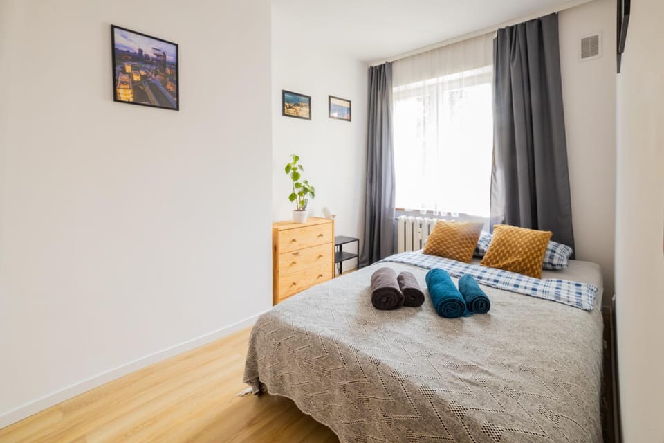 Photo of the whole room, Bedroom, towels