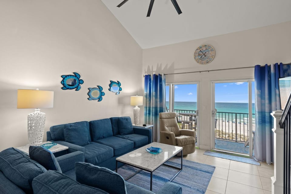 Day, View (from property/room), Balcony/Terrace, Living room, Seating area, Sea view