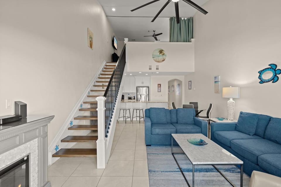 Day, TV and multimedia, Kitchen or kitchenette, Living room, Seating area, furniture