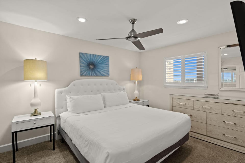 Bed, Bedroom, furniture, air conditioner