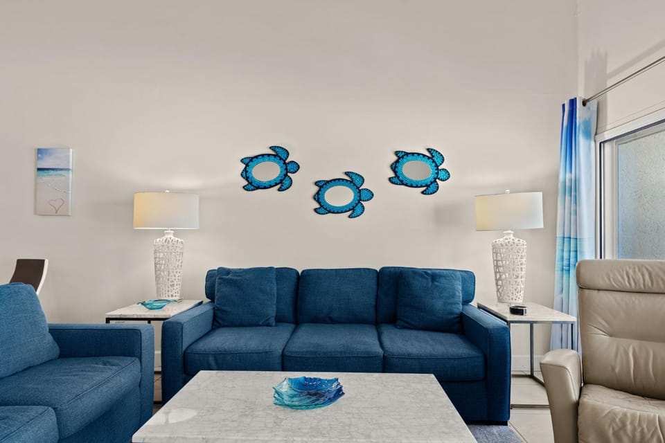 Day, Living room, Seating area, furniture