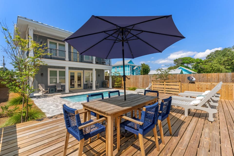 Property building, Patio, Day, Natural landscape, View (from property/room), Balcony/Terrace, Dining area, Pool view, Swimming pool, sunbed