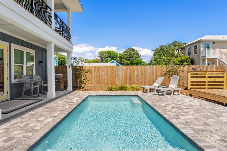 Property building, Patio, Day, Natural landscape, BBQ facilities, Pool view, Swimming pool, sunbed