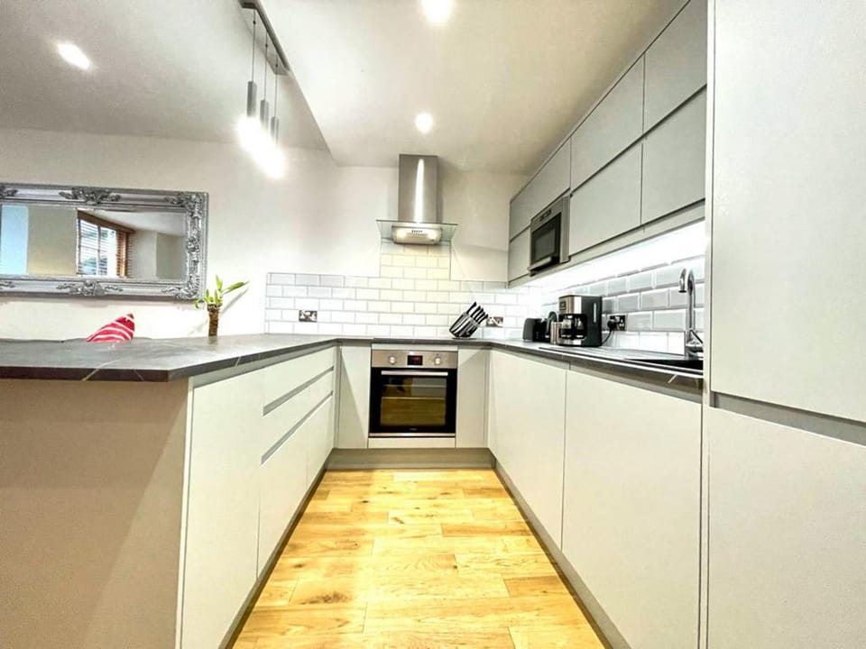 Kitchen or kitchenette, kitchen, kitchen