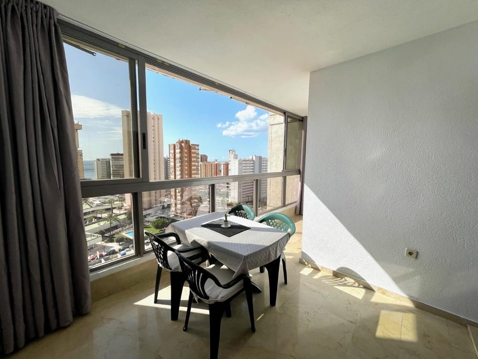 Day, Dining area, City view, Street view