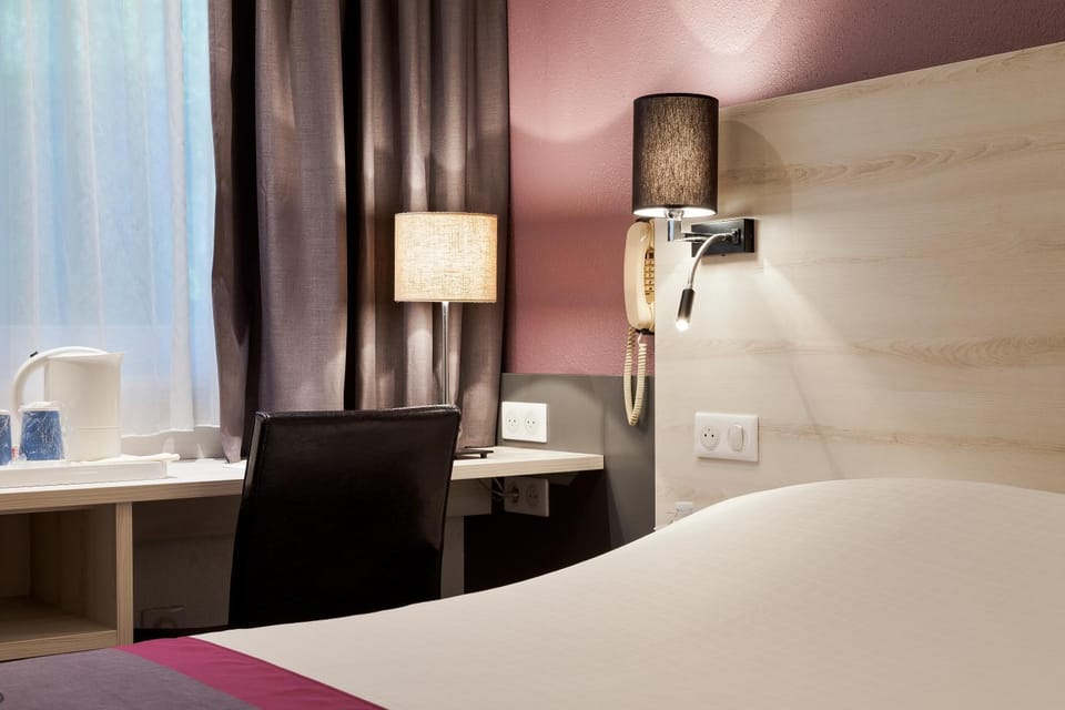 Bed, Photo of the whole room, Bedroom, hair dresser