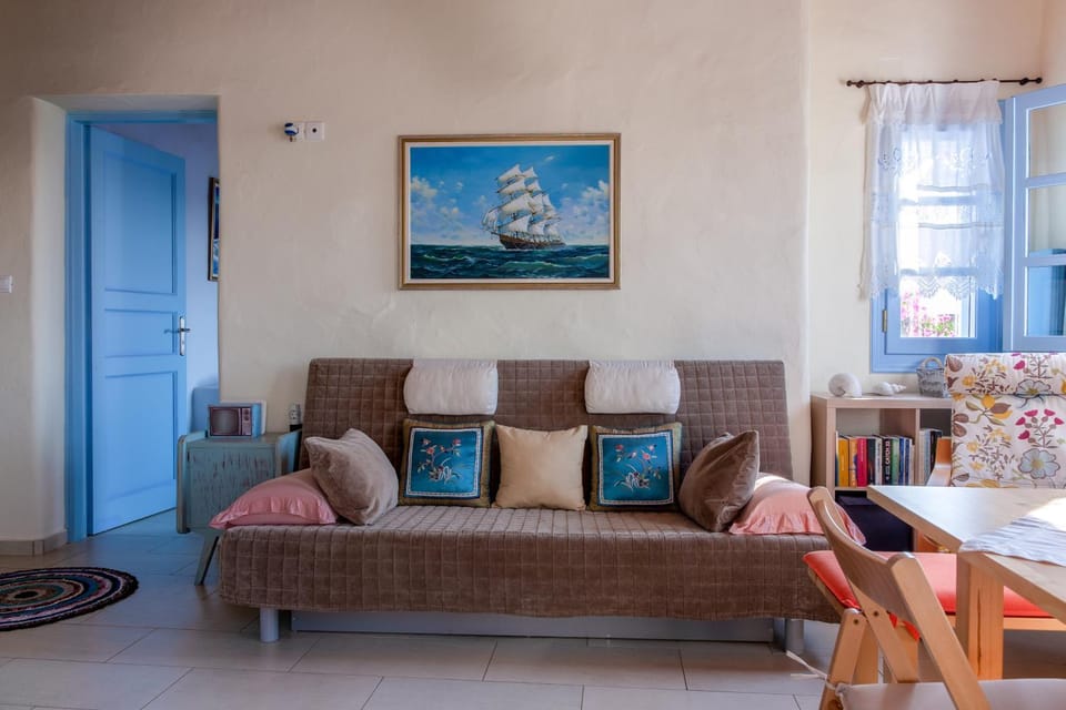 Library, Living room, Seating area