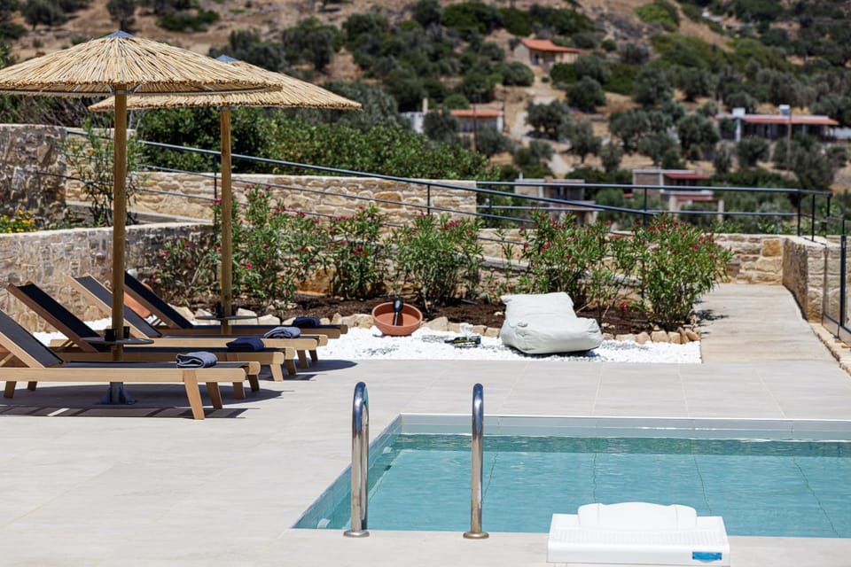 Swimming pool, Location