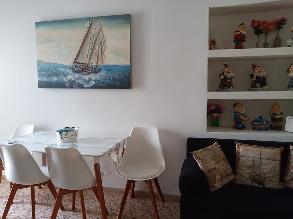 Living room, Seating area, Dining area