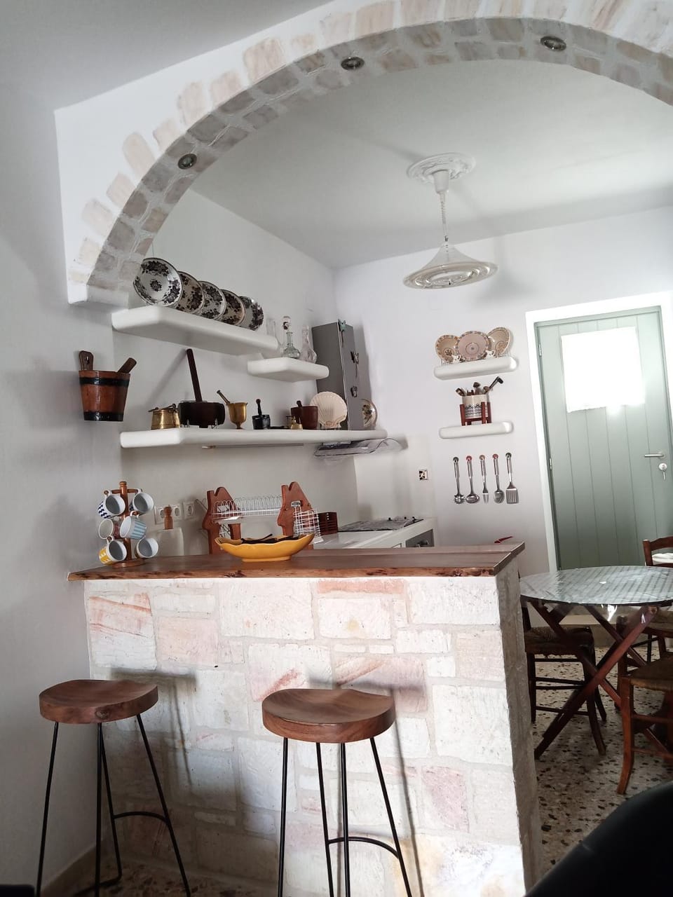 Kitchen or kitchenette, Dining area