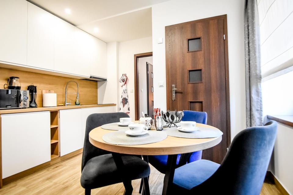 Coffee/tea facilities, Kitchen or kitchenette, Dining area